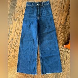 Women’s ZARA Jeans! Super Stylish and Brand New! Size 34 or US 2!!